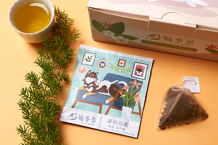 台灣茶包的炭焙烏龍除了烘焙香之外還會帶有果樹的特殊熟果香氣